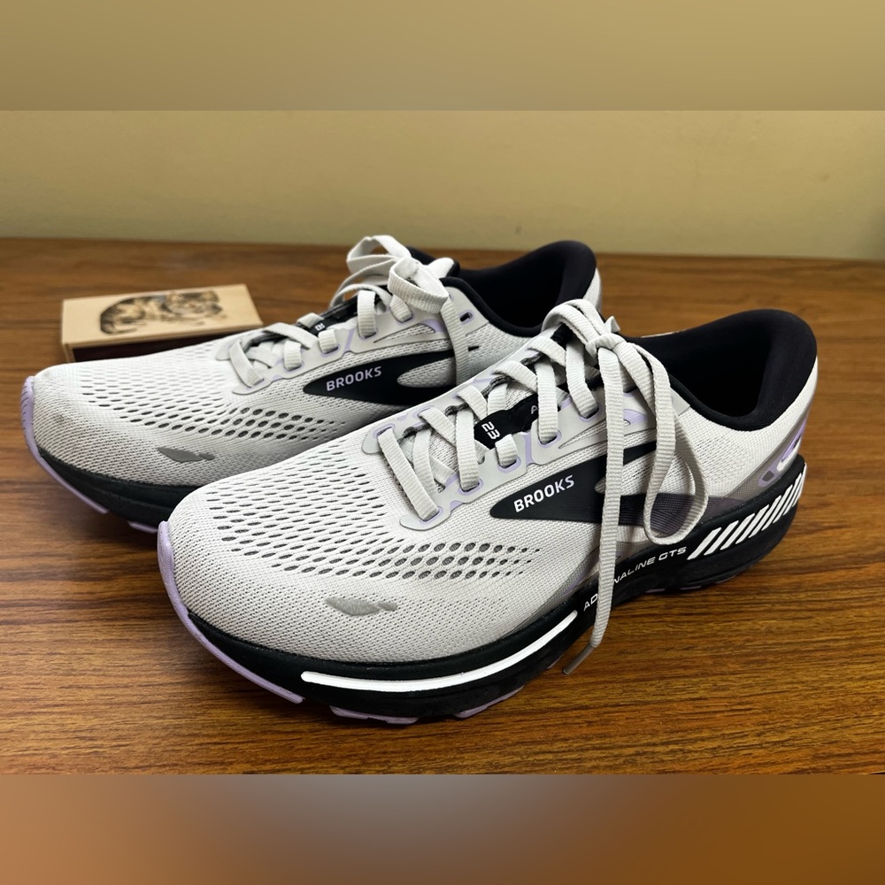 Brooks adrenaline GTS 23 size 8